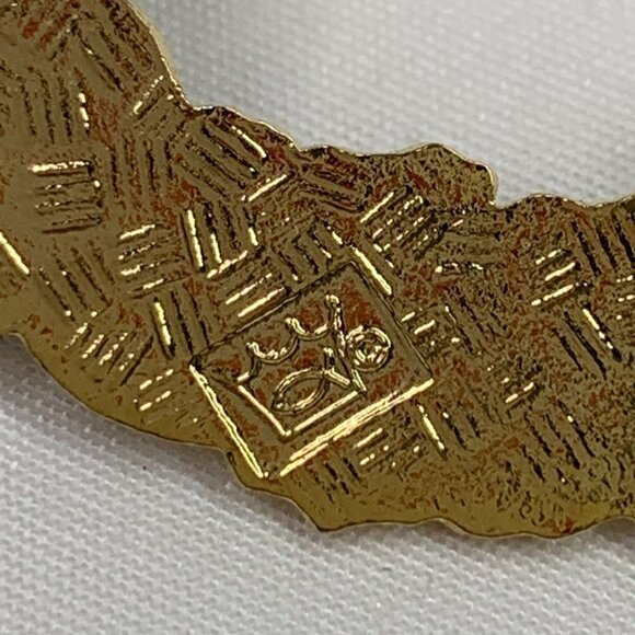 Fish Industries Vintage Cloisonne Holiday Wreath Pin Red Gold Green 1990's UK - Picture 4 of 4